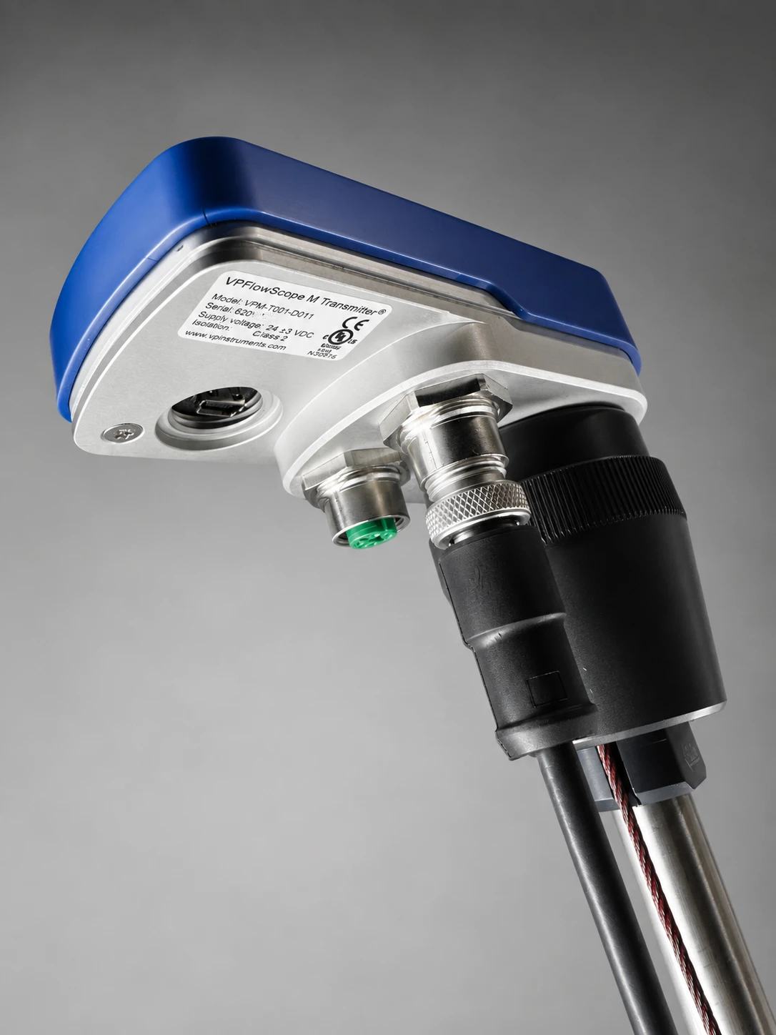Tête du transmetteur VPFlowScope M avec sa plaque signalétique et ses connecteurs M12